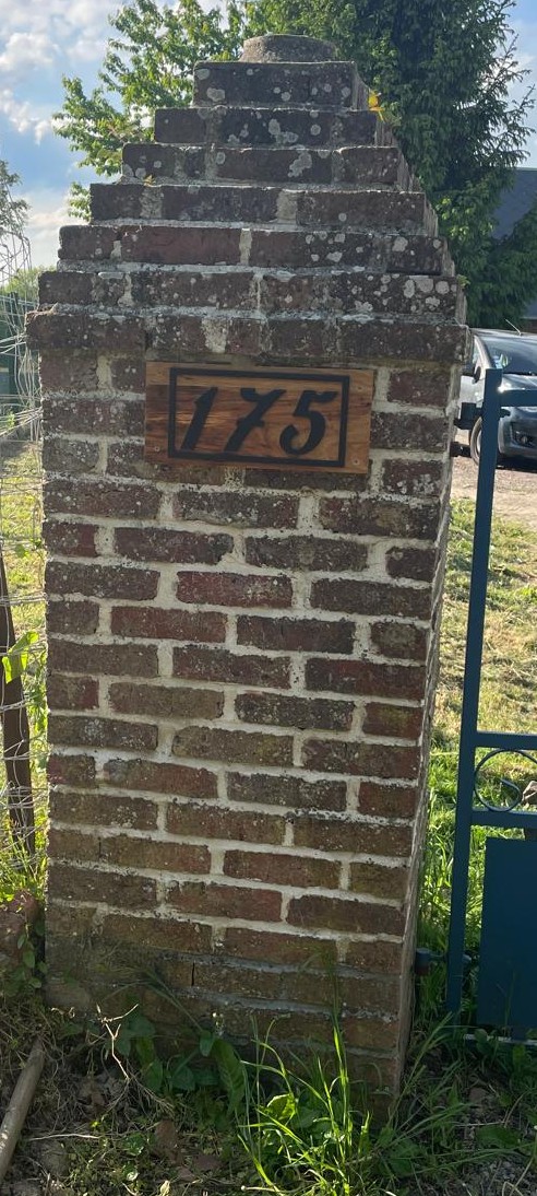 Plaque de numéro de maison – Conception 3D, usinage CNC & impression 3D